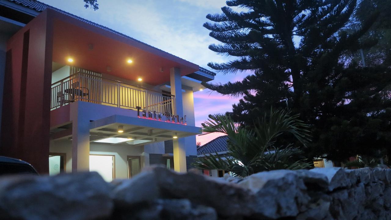 Tanto Hotel Waingapu Exteriör bild